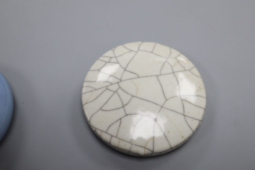 A Chinese clare-de-lune brush washer and a crackle glaze cover, largest diameter 9cm